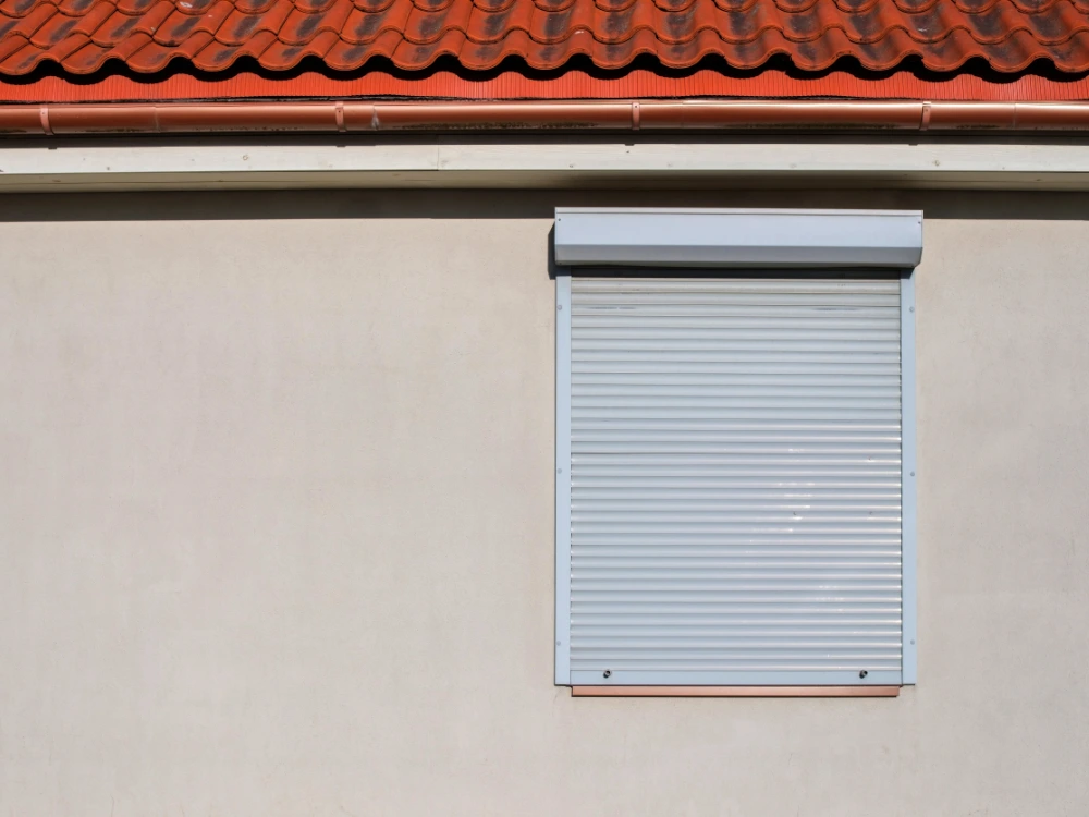 AdobeStock_2049297236 persiane-blindate-per-finestre-a-milano